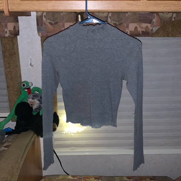 Grey lettuce trim long sleeve top size small - Picture 3 of 5